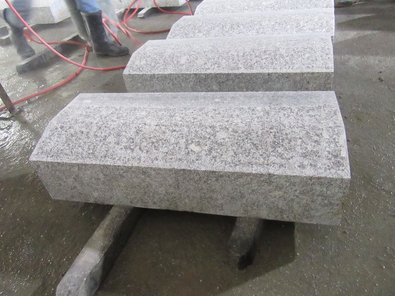 G602 Grey Granite Kerbstone.jpg